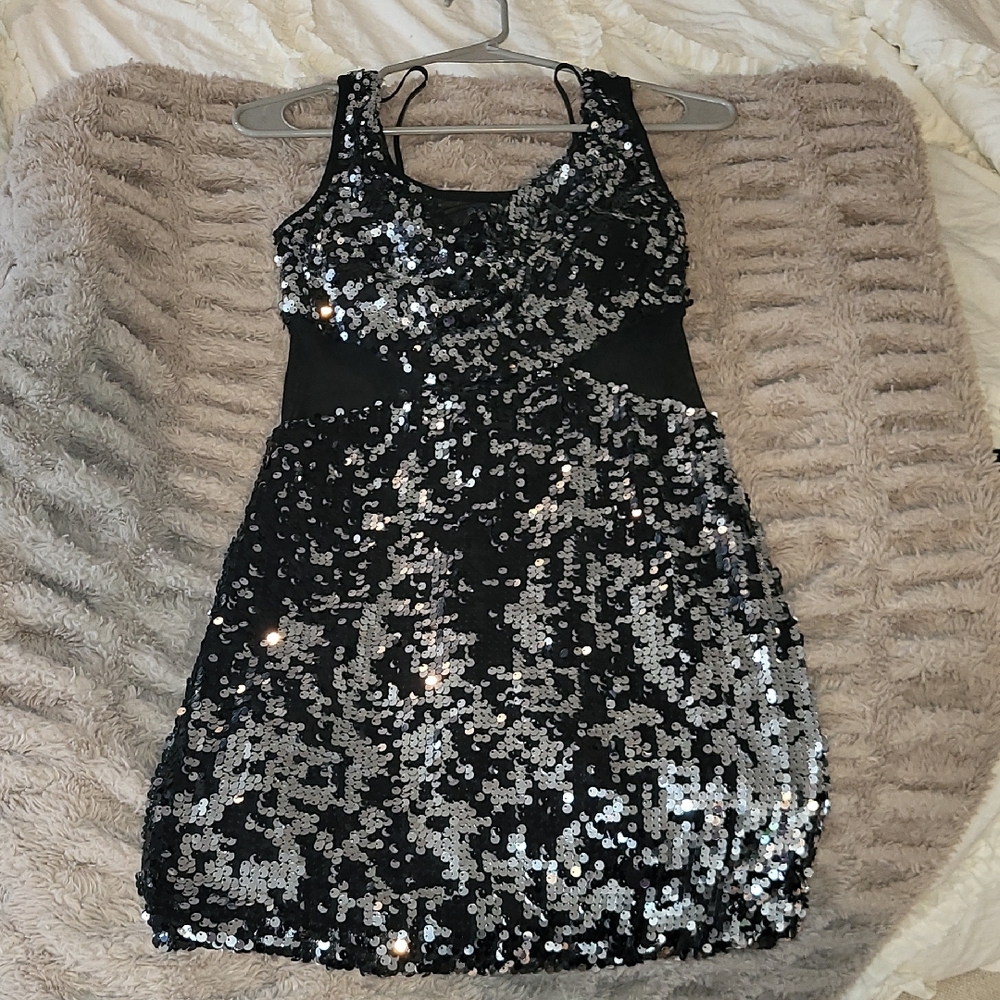 Black and Silver Sequin Mini Dress W/ Mesh Cutout Sides By Masquerade🖤 - Picture 2 of 4